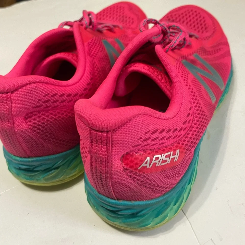 New Balance ARISHI pink Women’s Sz 6 Running Shoe sneakers MFG 08/2017